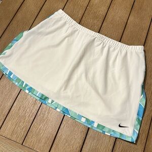 NIKE Size L~Athletic Sports Tennis Skirt Skort ~St. Barts Blue Beach Trim~White